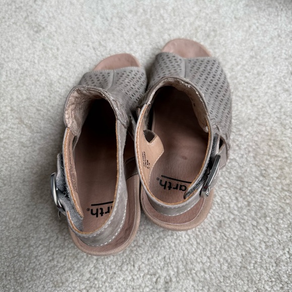 Earth Ivy Syrah perforated leather sandal 6.5m - Picture 3 of 4